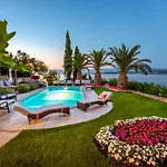 Klara Πανσιόν 4*