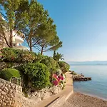 Klara Πανσιόν 4*